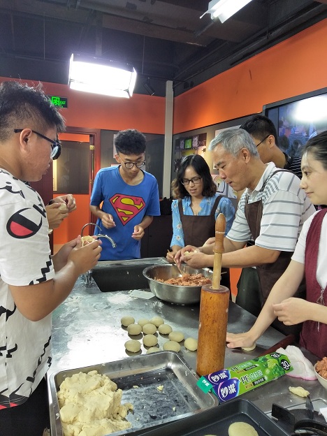 共捧一轮明月,感恩永存心间――太阳集团tyc86导师团中秋节感恩活动