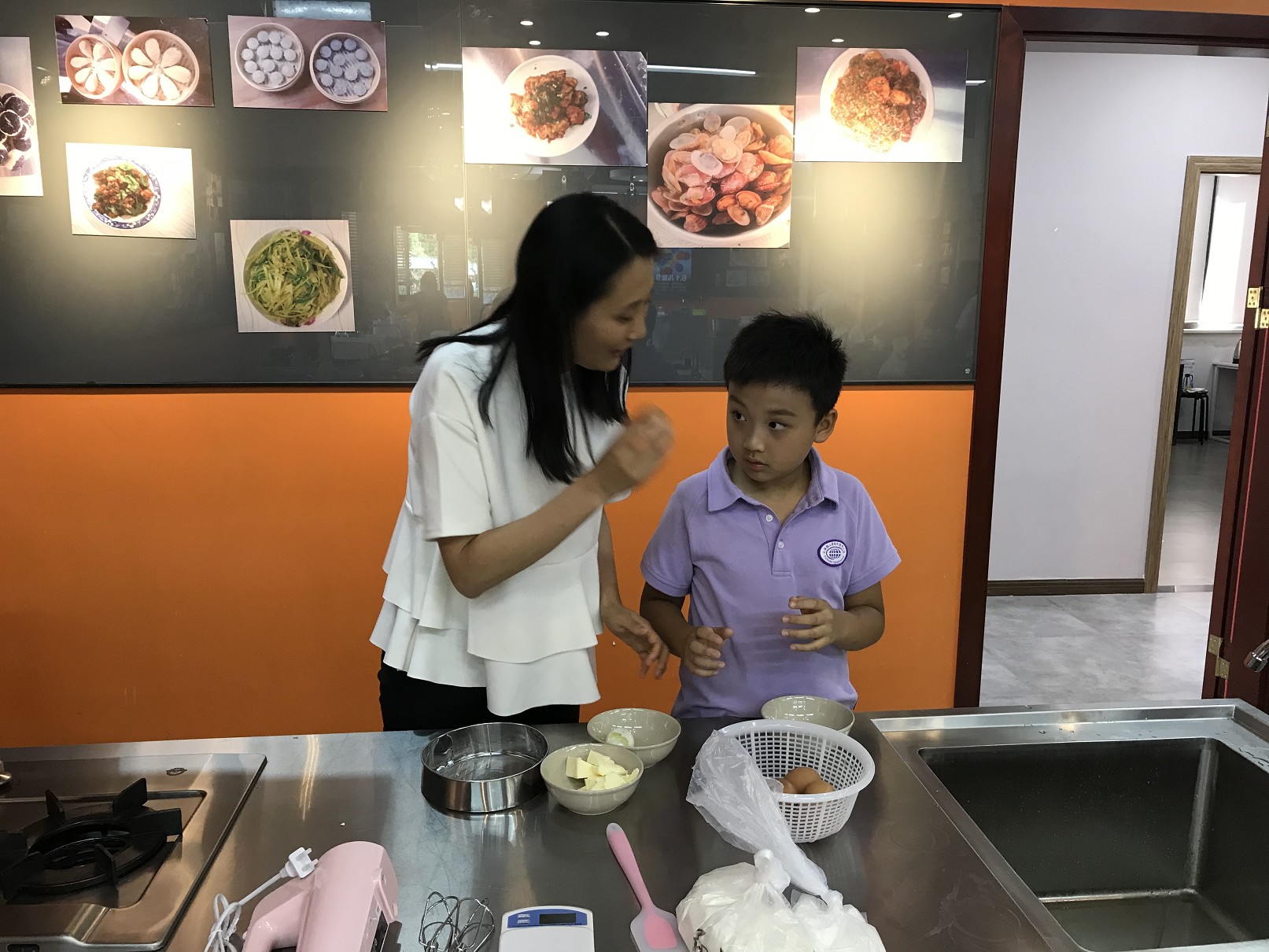 太阳集团tyc86工会举行六一亲子烘焙活动