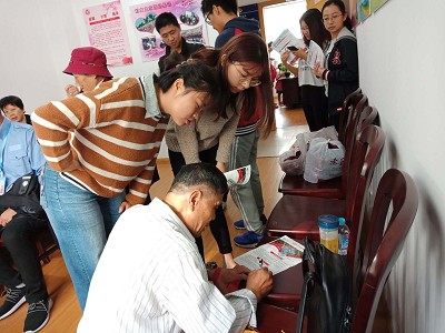 爱满重阳节,浓浓敬老情―太阳集团tyc86员工党支部开展社区为老服务