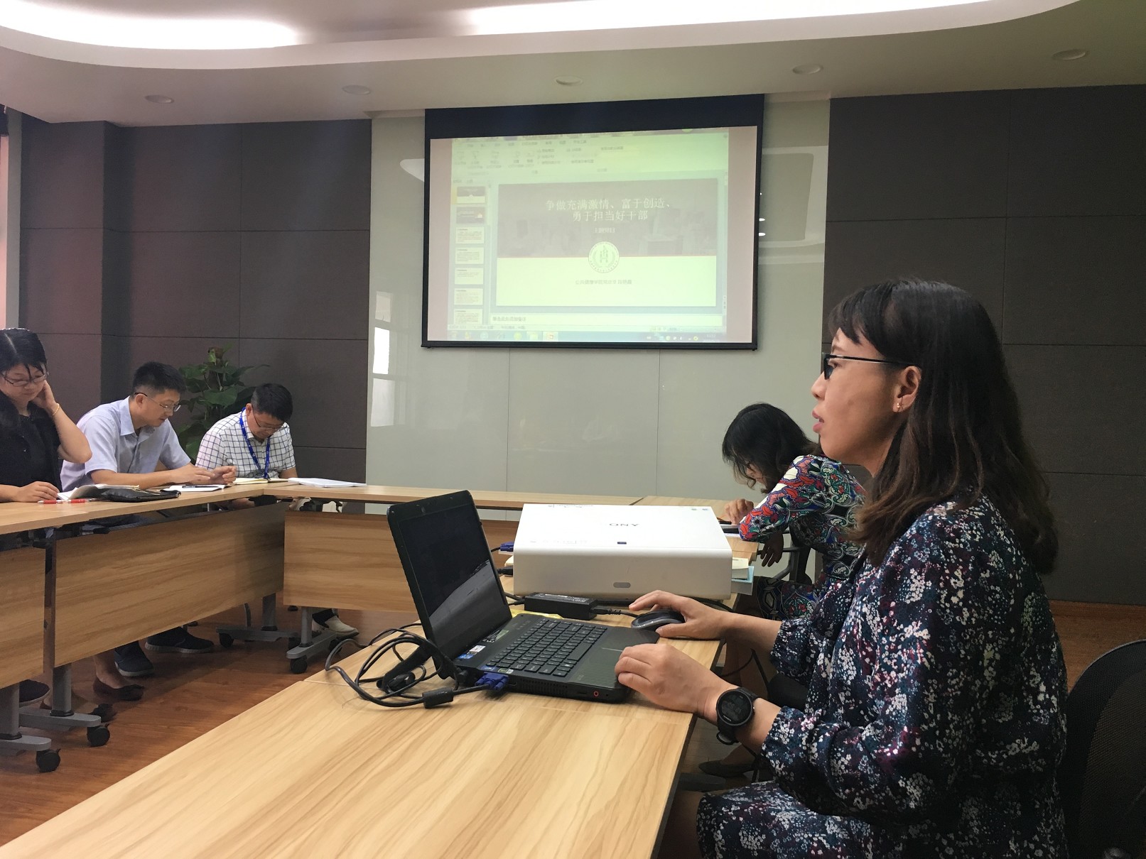 以学促做,与新时代同行――太阳集团tyc86“争做充满激情、富于创造、勇于担当好干部”主题党日活动
